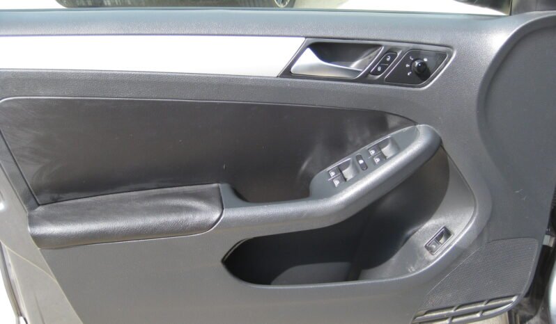 
								2012 Volkswagen Jetta TDI Premium full									