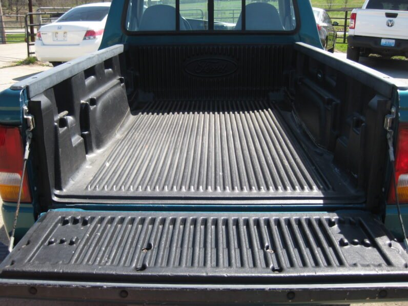 
								1997 Ford Ranger XLT Regular Cab 2WD Manual full									