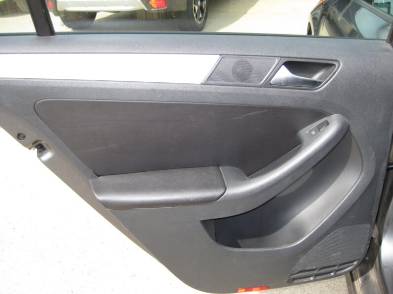 
								2012 Volkswagen Jetta TDI Premium full									