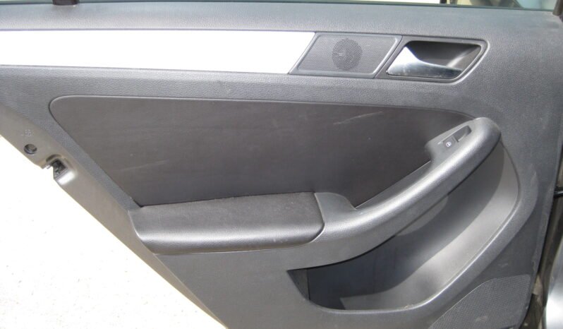 
								2012 Volkswagen Jetta TDI Premium full									