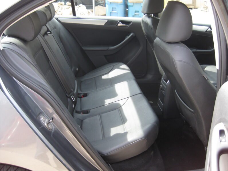 
								2012 Volkswagen Jetta TDI Premium full									
