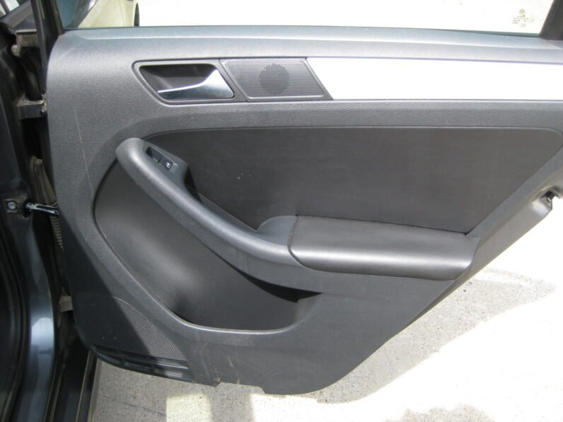 
								2012 Volkswagen Jetta TDI Premium full									