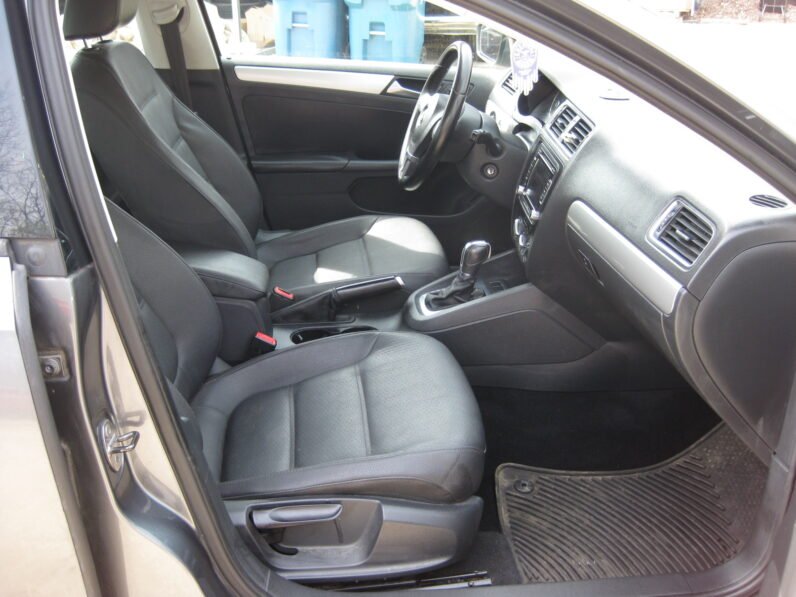 
								2012 Volkswagen Jetta TDI Premium full									