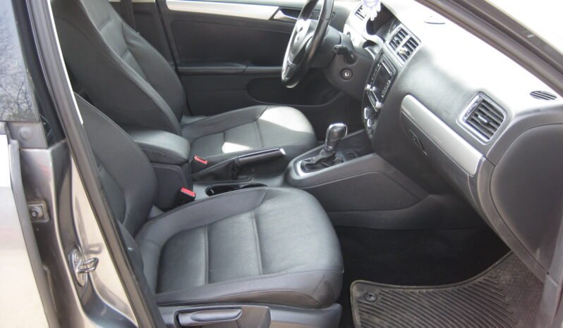 
								2012 Volkswagen Jetta TDI Premium full									