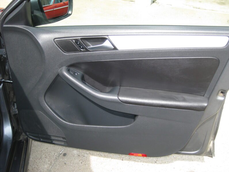 
								2012 Volkswagen Jetta TDI Premium full									