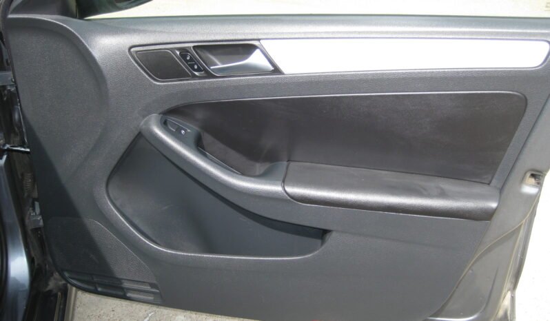 
								2012 Volkswagen Jetta TDI Premium full									