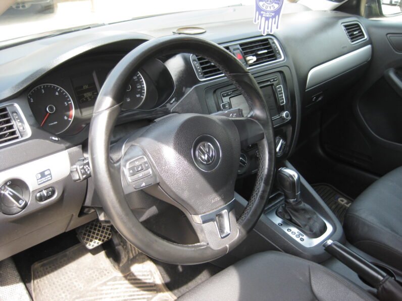 
								2012 Volkswagen Jetta TDI Premium full									