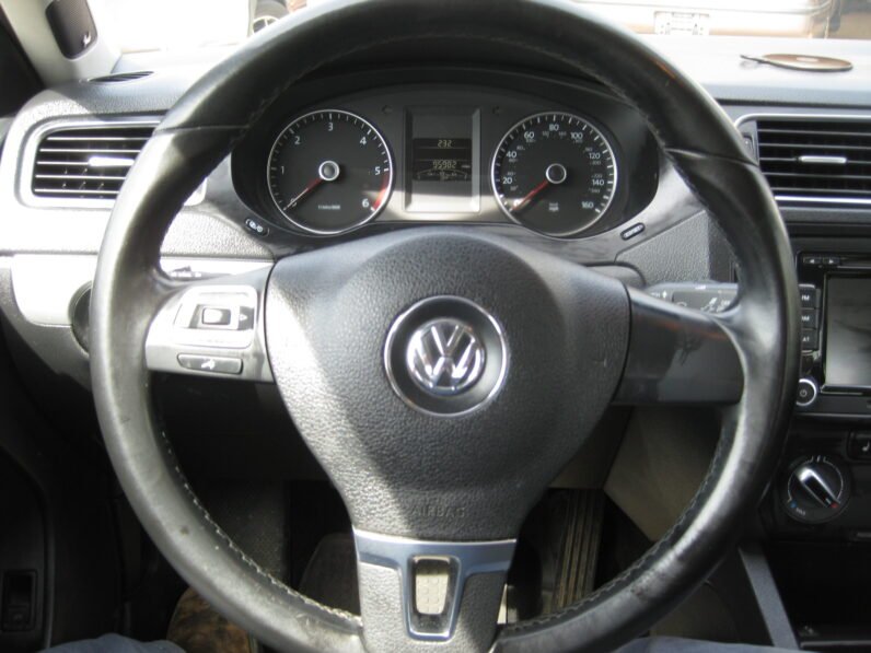 
								2012 Volkswagen Jetta TDI Premium full									