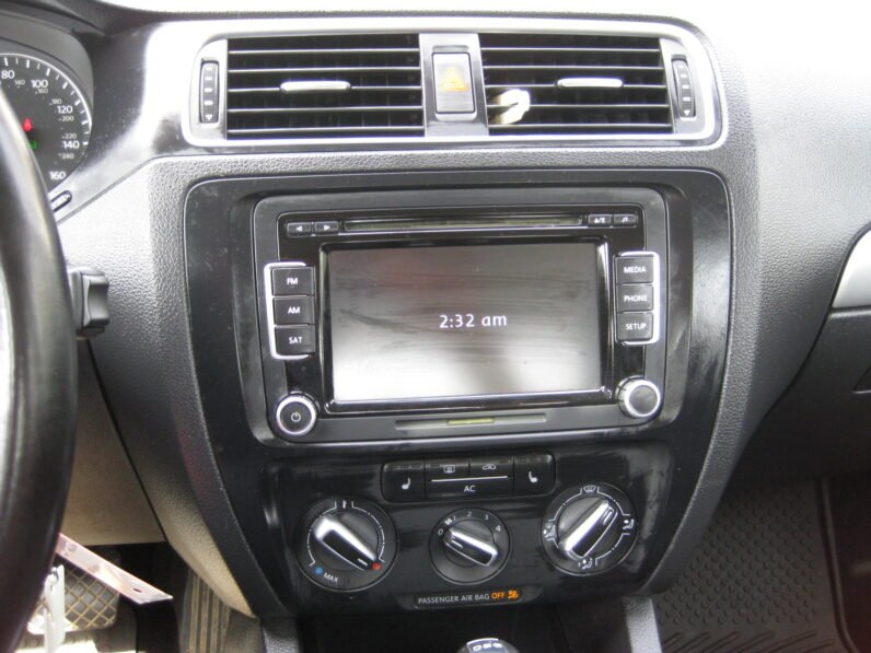 
								2012 Volkswagen Jetta TDI Premium full									