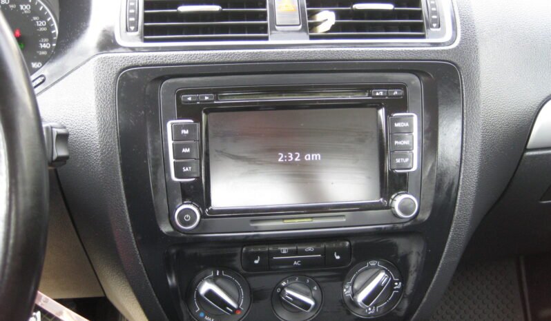 
								2012 Volkswagen Jetta TDI Premium full									