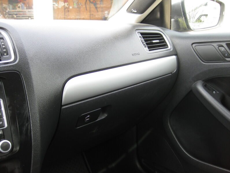 
								2012 Volkswagen Jetta TDI Premium full									