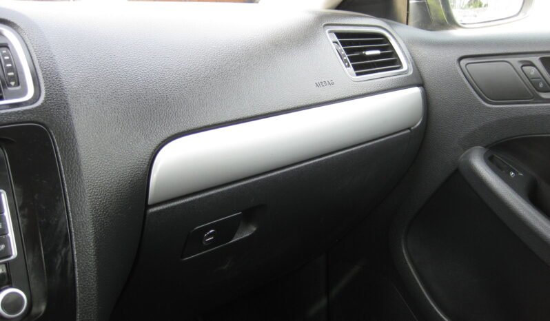 
								2012 Volkswagen Jetta TDI Premium full									