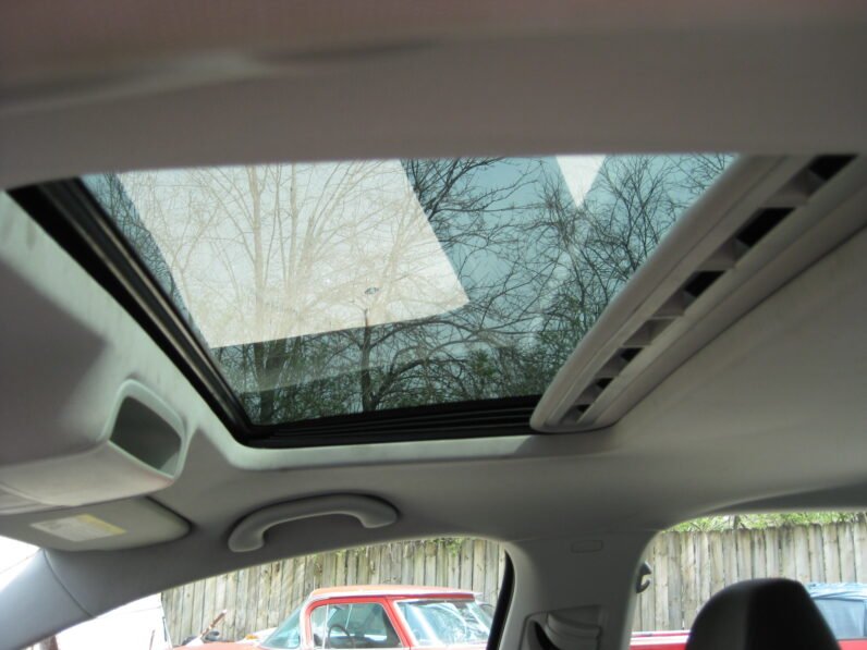 
								2012 Volkswagen Jetta TDI Premium full									