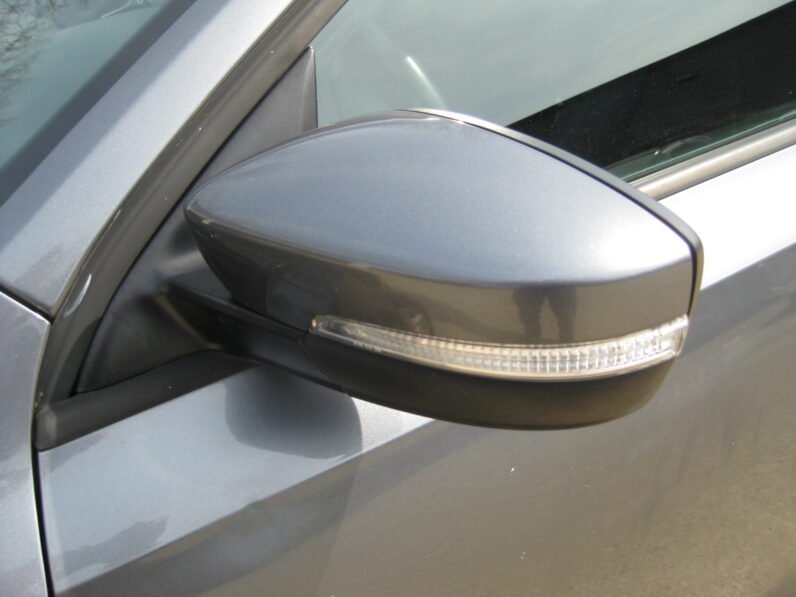 
								2012 Volkswagen Jetta TDI Premium full									