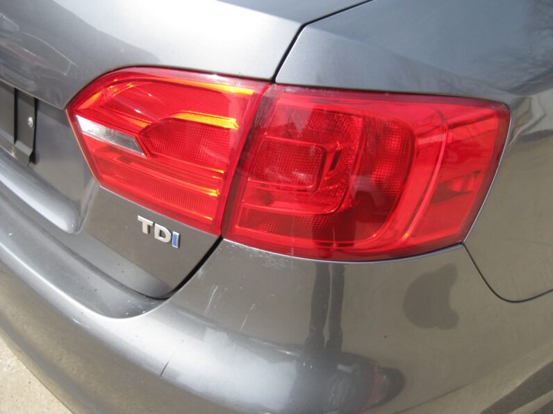 
								2012 Volkswagen Jetta TDI Premium full									