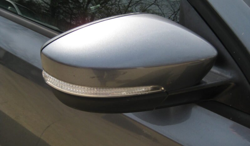 
								2012 Volkswagen Jetta TDI Premium full									