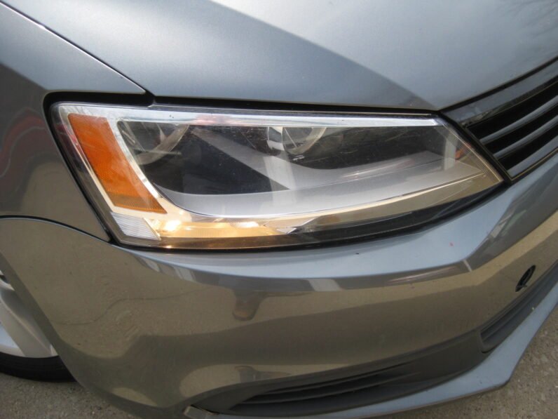 
								2012 Volkswagen Jetta TDI Premium full									