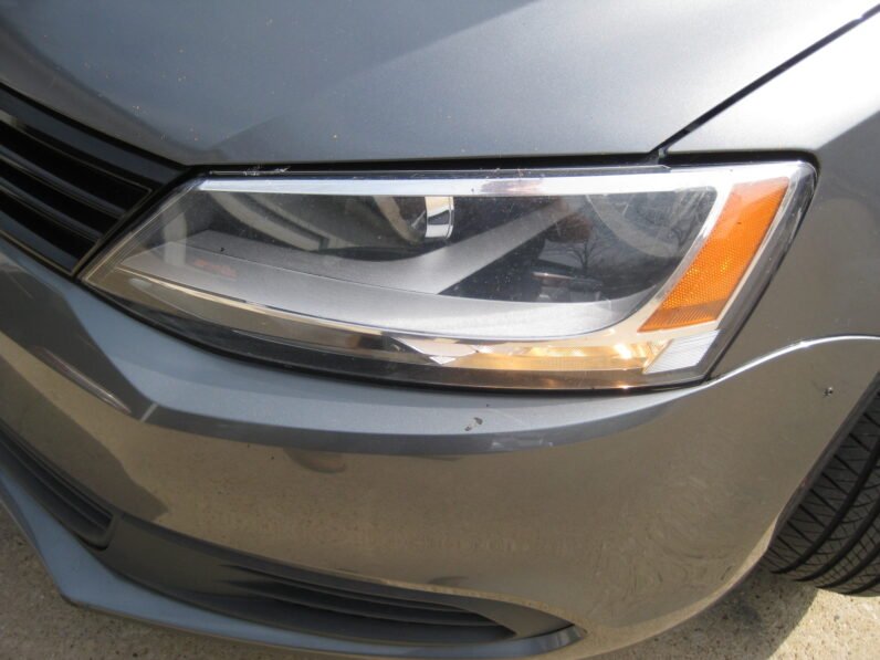 
								2012 Volkswagen Jetta TDI Premium full									