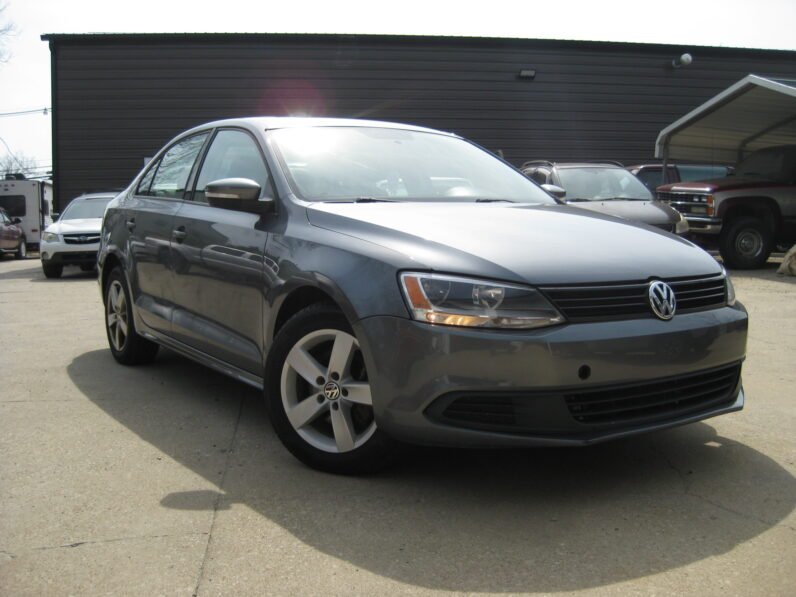 
								2012 Volkswagen Jetta TDI Premium full									